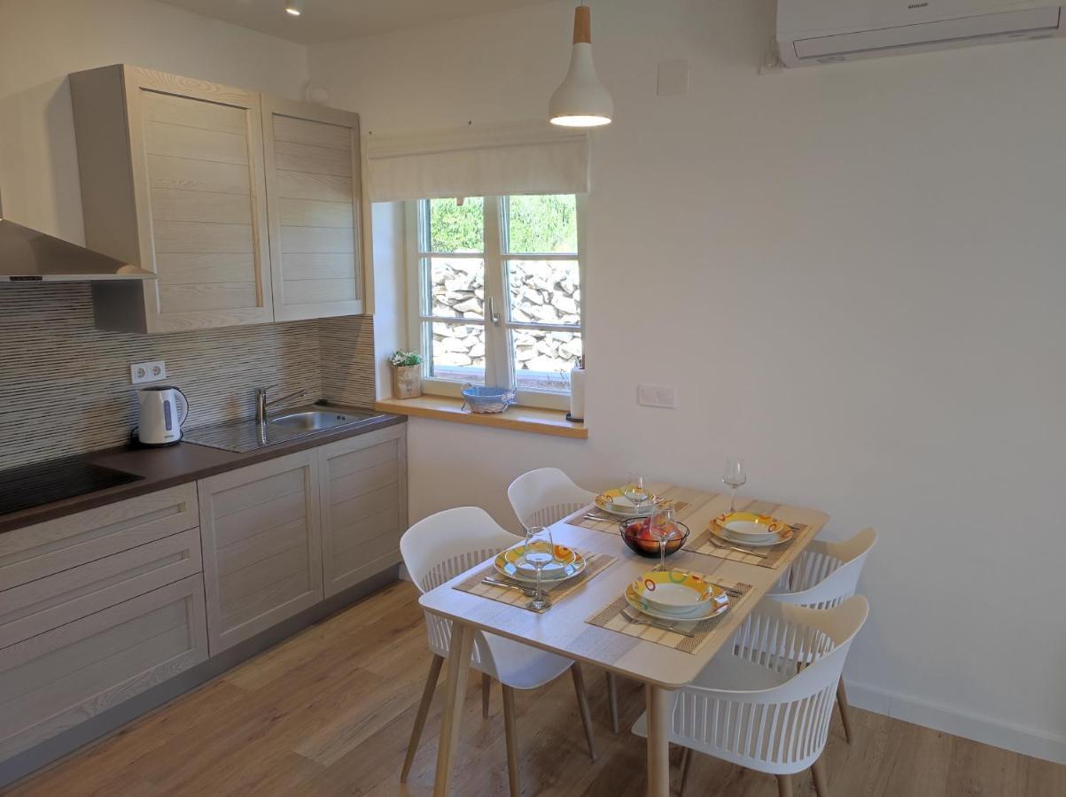 Lovro Luxury Apartment With Jacuzzi And Terrace Sea View Sali Extérieur photo